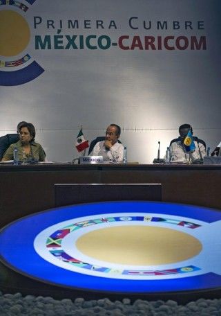 Inaugura Calderón Cumbre de la Unidad en México. Foto: AFP