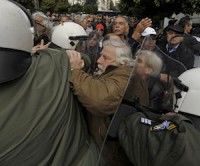 Persiste las protestas en Grecia por reajustes fiscales