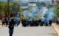 La represión del régimen de Porfirio Lobo Sosa ha sido a nivel nacional y comenzó en Comayagua, donde la policía dispersó a los manifestantes con balas vivas y gases lacrimógenos.