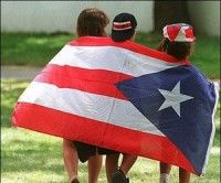 Niños puertorriqueños con bandera