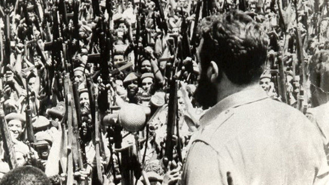 Fidel, en la histórica esquina de 23 y 12 se dirige al pueblo y declara el carácter socialista de nuestra Revolución, el 16 de abril de 1961.