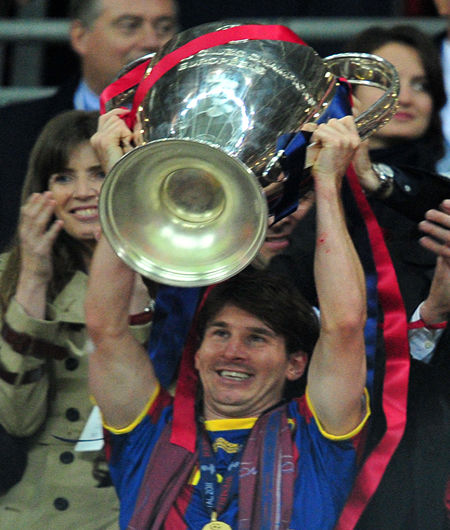 Messi levanta la Copa de Campeones