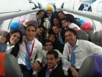 El equipo celeste en el avión de regreso a Uruguay