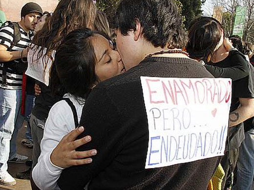 "Aprovechemos que el amor es gratis y la educación no"