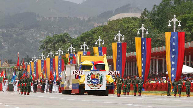 Un desfile cívico-militar en el caraqueño Paseo Los Próceres, una sesión solemne en el Parlamento, entre otras actividades matizaron las principales actividades conmemorativas. Foto AVN