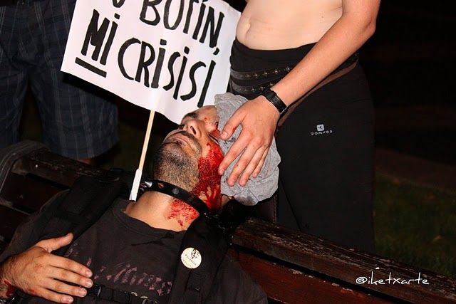 Violencia policial contra indignados en Madrid. Foto: Iker Etxarte, @iketxarte