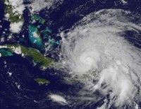 Imagen satelital de la NASA donde se aprecia el paso del huracán Irene sobre Bahamas