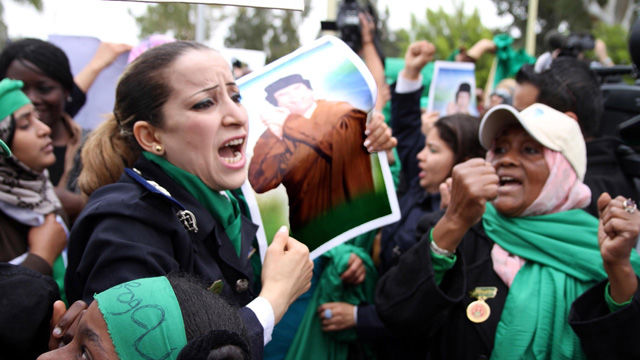 Varias mujeres participan en una manifestación