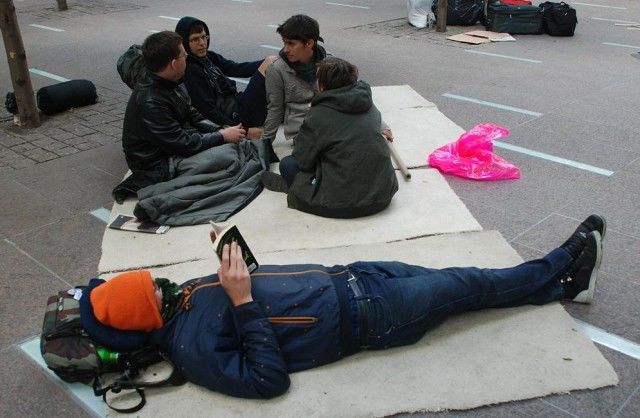 Tercer día de protestas en Wall Street. Los indignados han bautizado como Liberty plaza al lugar en el que han acampado, en pleno centro de metrópoli estadounidense.