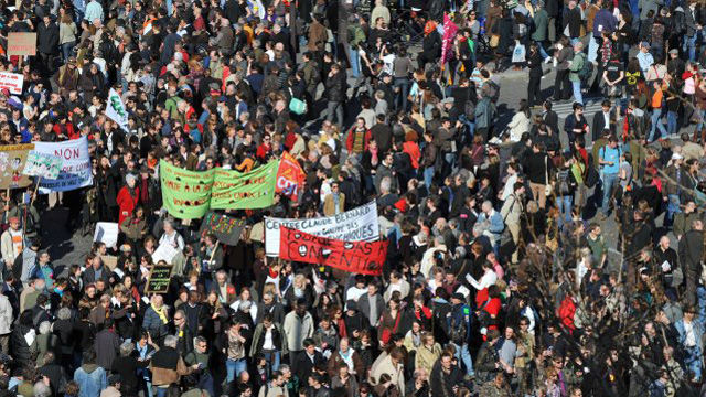 Franceses salen a la calle para protestar contra las reformas económicas. Foto: AFP