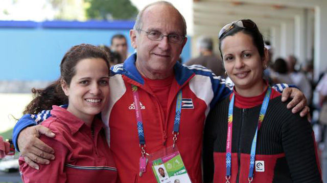 La cubana Dianelys Pérez (I), medalla de Oro, y Eglys Cruz, plata, en Fusil 3x20 a 50 m., en los XVI Juegos Panamericanos Guadalajara 2011. FOTO: Ismael Francisco 