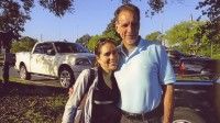 Irmita junto a su padre René González a la salida de la cárcel el 11 de octubre de 2011. Foto: Cortesia de la familia