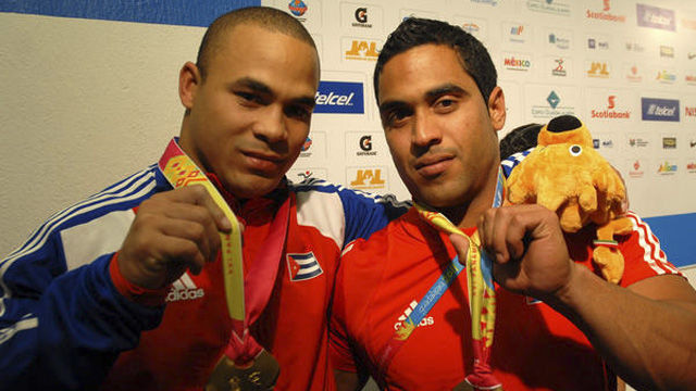 Ivan Cambar (D) junto a Yoelmis Hernandez (I)