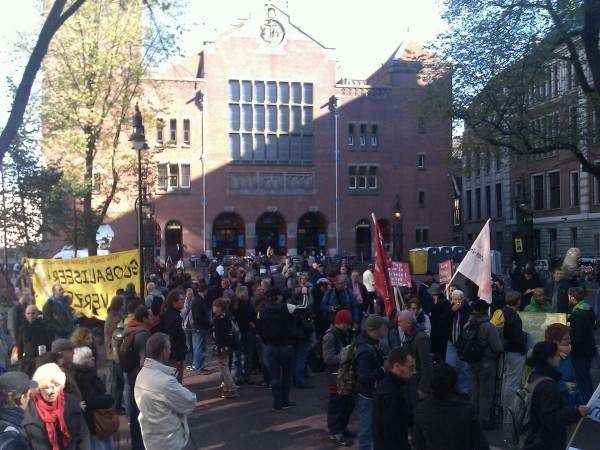 La Plaza de la Bolsa en Ámsterdam, al inicio de la marcha del 15-O. (Occupy Amsterdam)