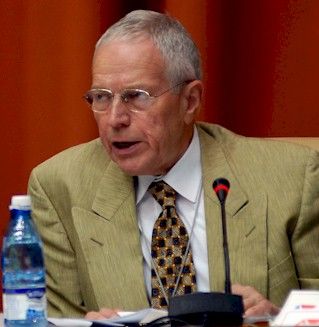 El Premio Nobel de Economia de 2006, Edmund Phelps, durante su participación en Encuentro de Economistas en La Habana. Foto: ANEC