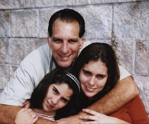 Rene Gonzalez y  sus hijas Ivette e Irmita