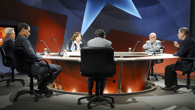 José Martí: Con los Pinos Nuevos y para el bien de todos resultó el tema de la Mesa Redonda Informativa en la que reconocidos especialistas dialogaron estos importantes dicursos. Foto: Juan Carlos Alejo