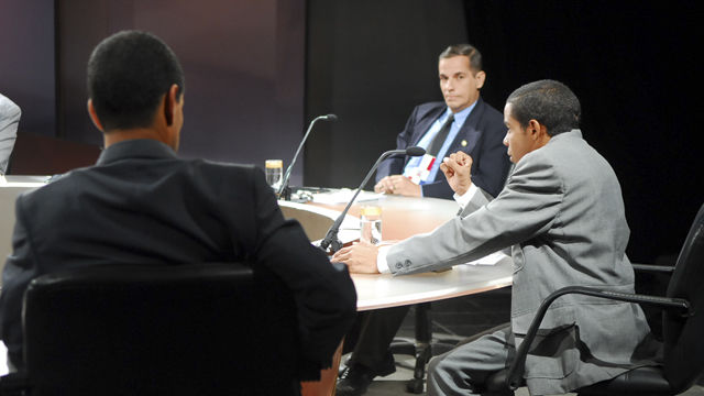 Martí y sus discursos también guiaron este 27 de noviembre a los miles de jóvenes cubanos que desfilaron en recordación de los ocho estudiantes de medicina expusó Yosuan Palacios Ortega. Foto: Juan Carlos Alejo