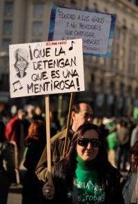 Protesta de profesores y alumnos en España. Foto: REUTERS/Susana Vera