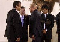 Hugo Chávez conversa con Rafael Correa, Juan Manuel Santos y Evo Morales