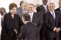 Dilma Rousseff saluda a Juan Manuel Santos