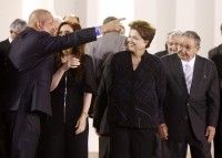 Hugo Chávez conversa con Cristina Fernández y Dilma Rousseff