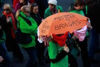 Protesta de profesores y alumnos en España. Foto: REUTERS/Susana Vera