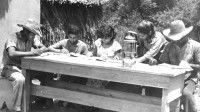 Durante la Campaña de 1961, fueron alfabetizados unos 700 mil cubanos y participaron más de 300 mil maestros, entre voluntarios y profesionales de la Isla