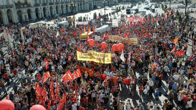 Los principales sindicatos de Italia realizan este lunes una huelga de tres horas contra el plan de ajuste de 31 mil millones de dólares anunciado recientemente por el primer ministro italiano, Mario Monti.