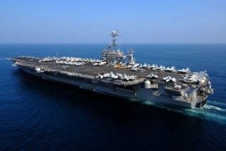 El portaaviones estadounidense John C. Stennis navega por aguas del golfo Pérsico el 21 de febrero del año 2007, en una fotografía divulgada este jueves por la Marina de EEUU. Foto: AFP