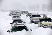 En esta fotografía de archivo del 2 de febrero de 2011 se ven cientos de autos atrapados en la nieve en Lake Shore Drive en Chicago luego de una tormenta de nieve de proporciones históricas. Foto: AP/Kiichiro Sato