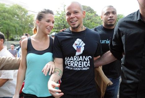  Durante el reconocimiento, Residente estuvo acompañado de su hermana Ileana Cabra, sus padres, Flor Joglar y Reinaldo Pérez. También asistió su novia, la actriz argentina Soledad Fandiño. Foto: Primera Hora/Ana María Abruña Reyes