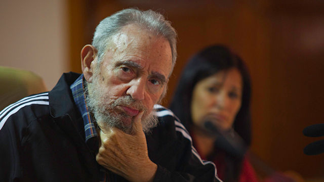 En los últimos minutos de la primera parte de este encuentro Fidel esbozó un recorrido por los principales acontecimientos del mundo en la actualidad. Foto: Roberto Chile/Cubadebate