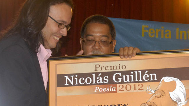 Luis Yuseff Reyes, ganador del Premio Nacional de Poesía Nicolás Guillén, dijo que la feria en su territorio extiende sus horizontes, sobre todo para poner en contacto a los más jóvenes con los autores. Foto: AIN