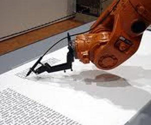 Robot alemán transcribió la Biblia en nueve meses