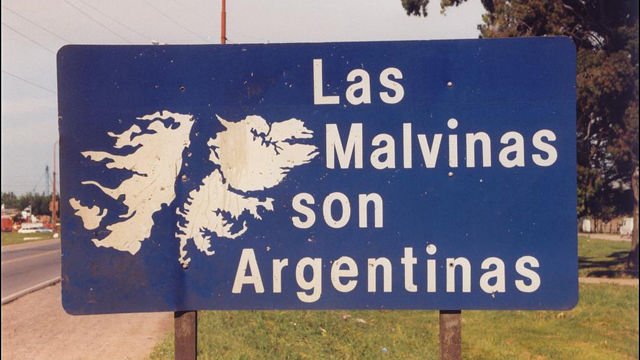 La reciente reunión de cancilleres de los 12 países miembros de la UNASUR hubo un pronunciamiento en contra de la presencia militar británica en las Malvinas.