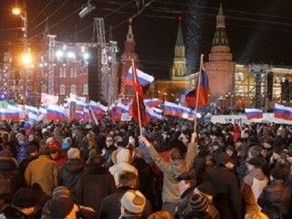 Rusos celebran victoria de Vladimir Putin