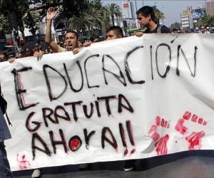 Marcha nacional en Chile en demanda de educación gratuita 
