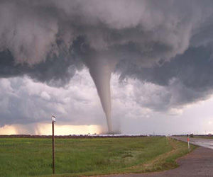 Texas sufre embates de fuertes tornados