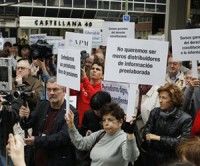 Periodistas en España protestan contra las presiones y por la dignidad en la profesión