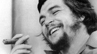 Ante la prensa. 1959. La foto corresponde a una entrevista del Che por el Canal 2 de la televisión cubana el 14 de septiembre de 1959. Foto Raúl Corral