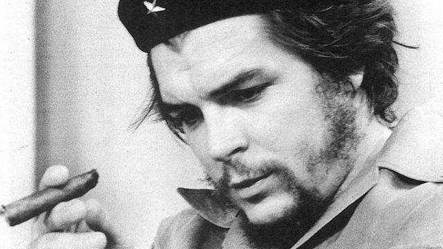 Ante la prensa. 1959. Las fotos corresponden a una entrevista del Che por el Canal 2 de la televisión cubana el 14 de septiembre de 1959. Foto Raúl Corral
