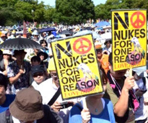 Miles de japoneses protestan contra la energía nuclear