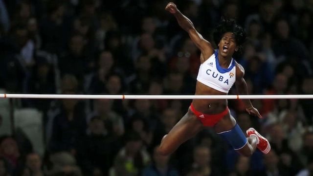 En una batalla de horas, Yarisley Silva conquistó la plata, escoltando a la estadounidense Jennifer Suhr, mientras que la recordista mundial, la rusa Yelena Isinbayeva, candidata absoluta para quedarse con la prueba, tuvo que conformarse con el bronce. Foto: REUTERS/Stefan Wermuth