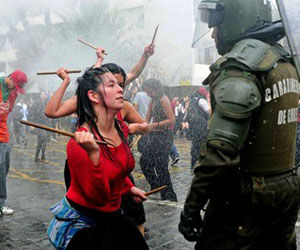 Estudiantes deben enfrentarse a diario a los carabineros durante sus manifestaciones