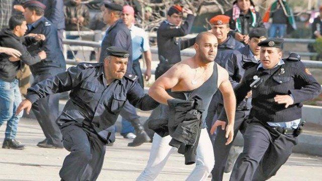 A partir de ese martes la ola de manifestaciones, protestas — pacíficas unas y violentas otras— en más de una veintena de países musulmanes o de mayoría musulmana, sacude al mundo.