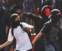 Sede del Partido Comunista fue atacada por encapuchados