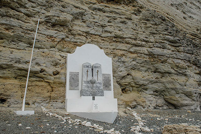 Monumento a Gómez y Martí en Playita de Cajobabo