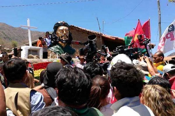  Miles se congregaron en Bolivia para homenajear al Che. Foto: Prensa Latina 