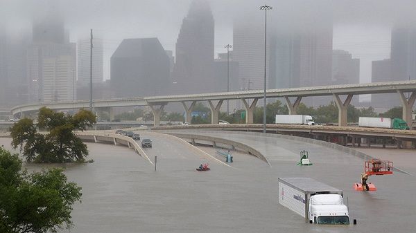 La carretera interestatal 45 sumergida por los efectos del huracán Harvey en Houston, Texas, EE.UU. 27 de agosto de 2017